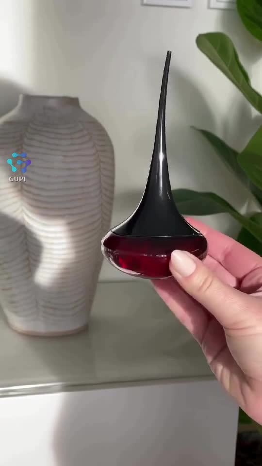 Pasiunea pură este a ta cu apa de parfum Love Potion. Creează atmosfera perfectă pentru o noapte plină de pasiune cu acest parfum oriental seducător ș