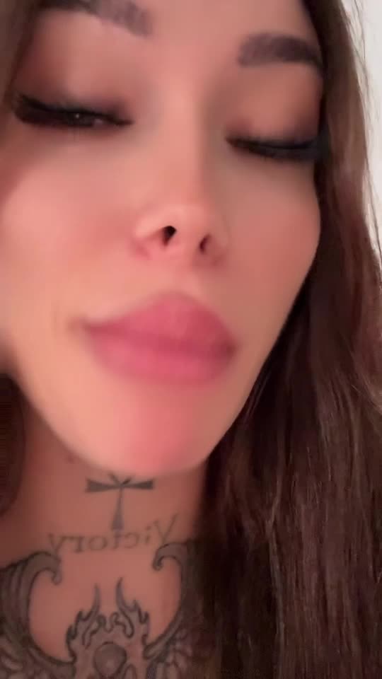 😹