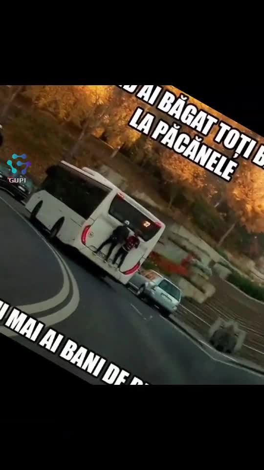 când n-ai bani de bilet...😁😁