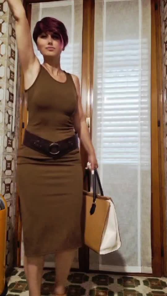 acest videoclip este ptr toate acele persoane care consideră că eu over 50 nu pot fi social ...răspunsul meu este acesta 💃💃💃💃🤣🤣