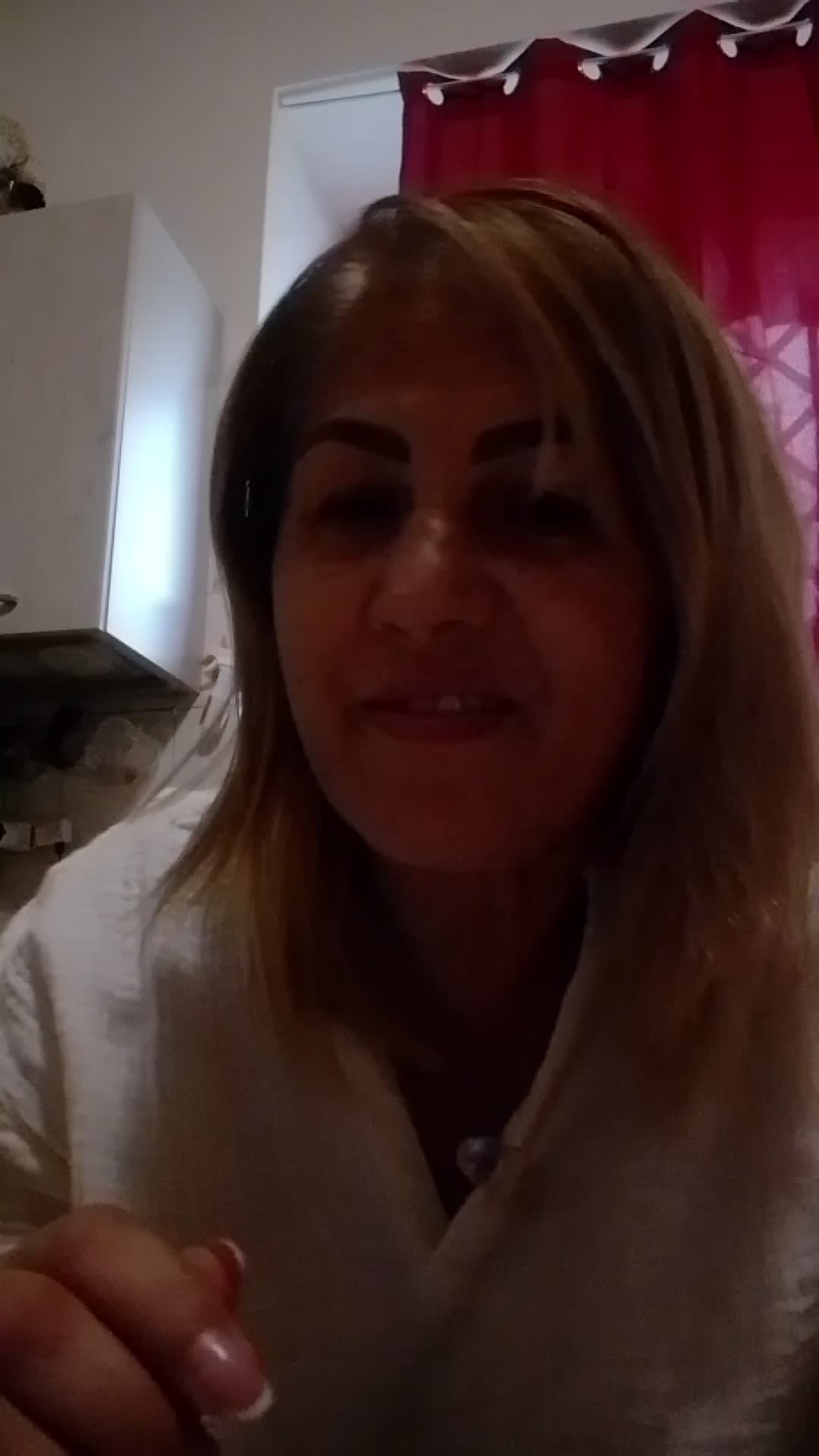 is prima oara aici  și nustiu cum merge|||{"overlays":[{"text":"🤣","x":0.011372884114583334,"y":0.6087271002274526,"fontSize":48.0,"color":4294967295,"isEmoji":true},{"text":"Buna tuturor am descărcat și eu  sa vad cine mă susține acu aici aștept cu drag sa va cunosc va pwp și va îmbrățișez  Gupi#","x":0.09389851888020834,"y":0.7372037863429589,"fontSize":15.014208271533205,"color":4294961979,"isEmoji":false}]}