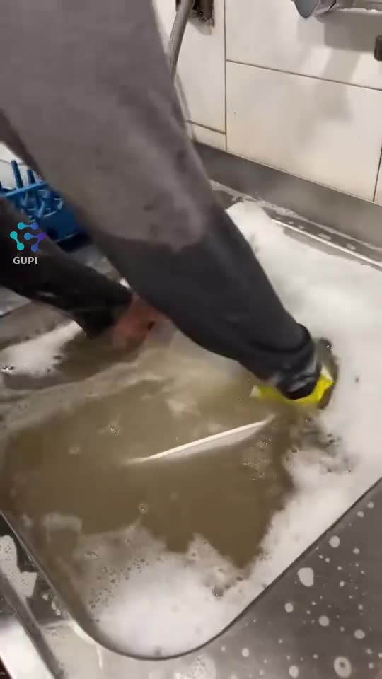 La muncă în bucătărie