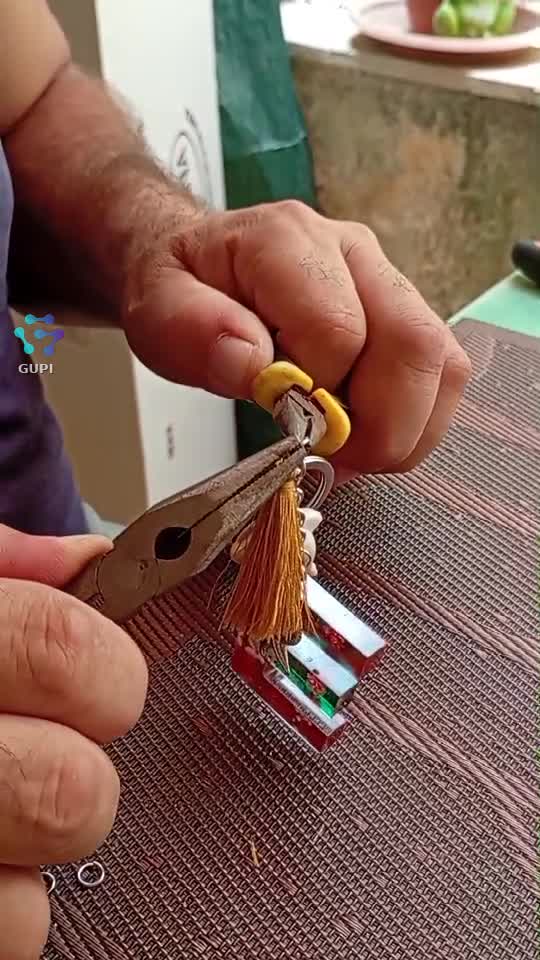 Ultimele retușări la brelocurile personalizate! Lăsați o apreciere,un comentariu și o distribuire, vă rog!
