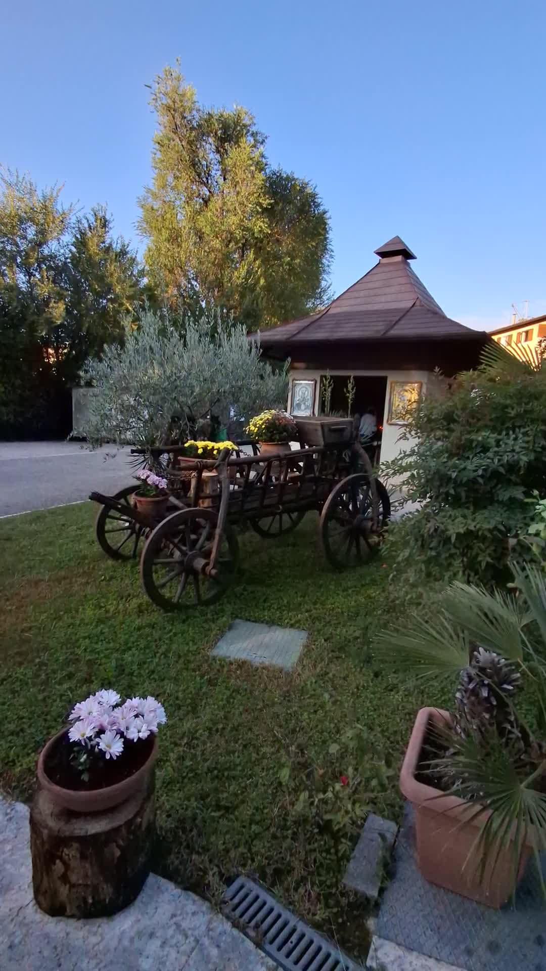 Dimineața se naște, un nou har primit,Soarele răsare, de cer sunt ocrotit.Și-n inima mea, un cântec răsună,O rugă spre Domnul, cu pace mă umple.Mulțum|||{"overlays":[{"text":"🙏","x":0.5611111111111111,"y":0.2533755274261604,"fontSize":48.0,"color":4294967295,"isEmoji":true},{"text":"Dimineața se naște, un nou har primit,Soarele răsare, de cer sunt ocrotit.Și-n inima mea, un cântec răsună,O rugă spre Domnul, cu pace mă umple.Mulțumesc, Doamne, pentru ziua de azi!","x":0.20185185185185167,"y":0.6054852320675105,"fontSize":14.0,"color":4294967295,"isEmoji":false}]}