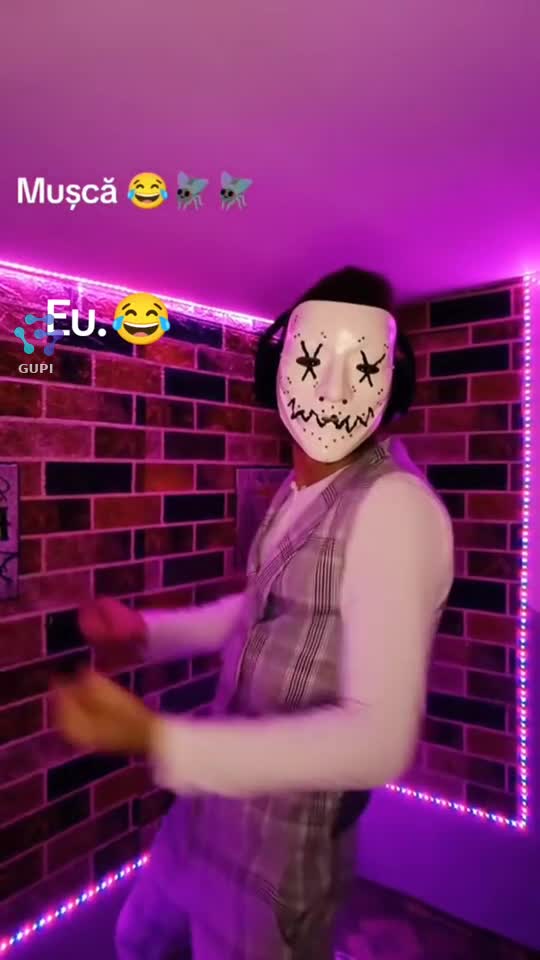 ce o avea mă de face așa 😂 😂🙈🙈