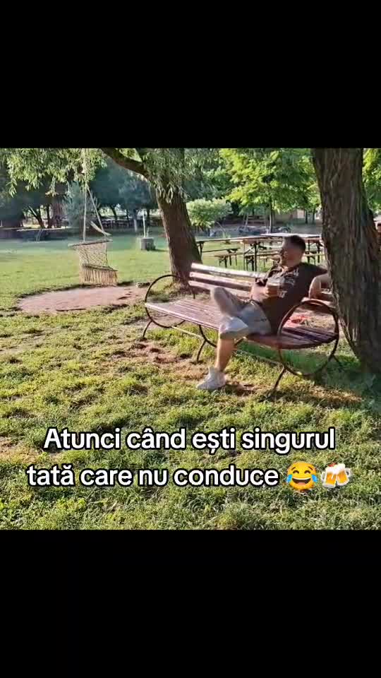 Atunci când ești singurul tată care nu conduce! 😂🍻