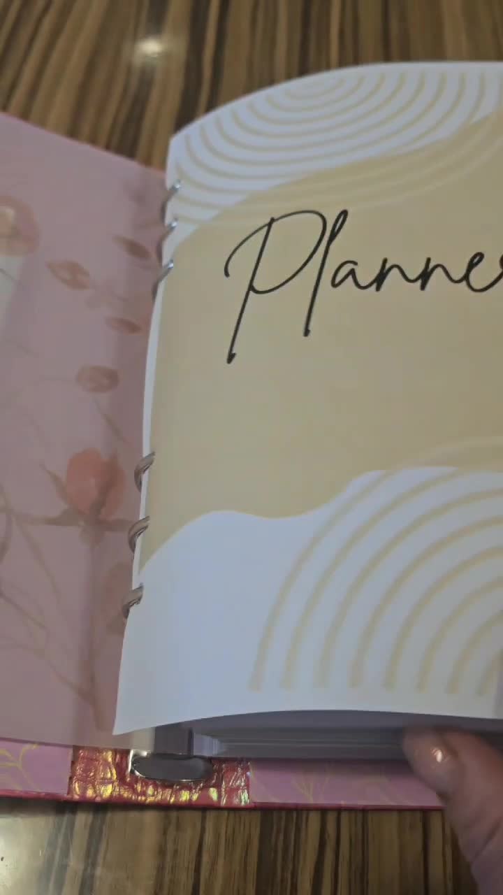 Ador aceasta agenda! Dacă va doriți o agenda personalizata lăsați un mesaj și va ajut cu detalii!❤️❤️❤️