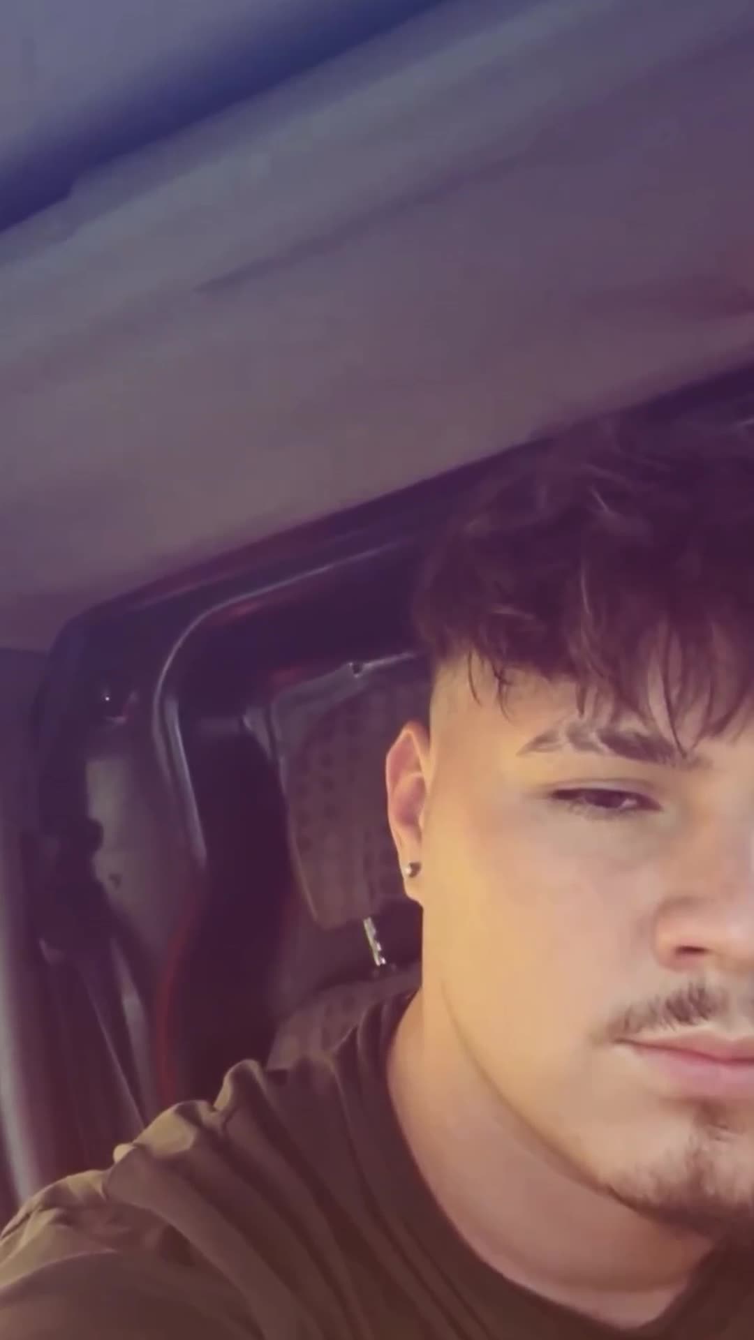 iz.darius1 Instagram ,pentru jucătorii de poker mesaj în privat |||{"overlays":[{"text":"dacă șmecheria era așa ușoară cum spuneți voi,nu mai cereați țigări la bucată..😂","x":0.0636363636363639,"y":0.21690997566909972,"fontSize":15.485657565639364,"color":4294967295,"isEmoji":false}]}