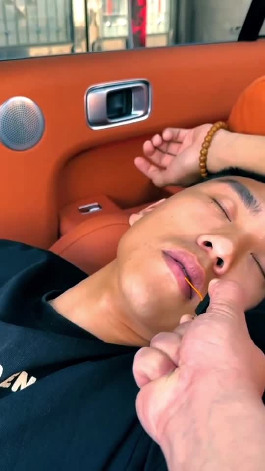hai sa radem si noi😂
