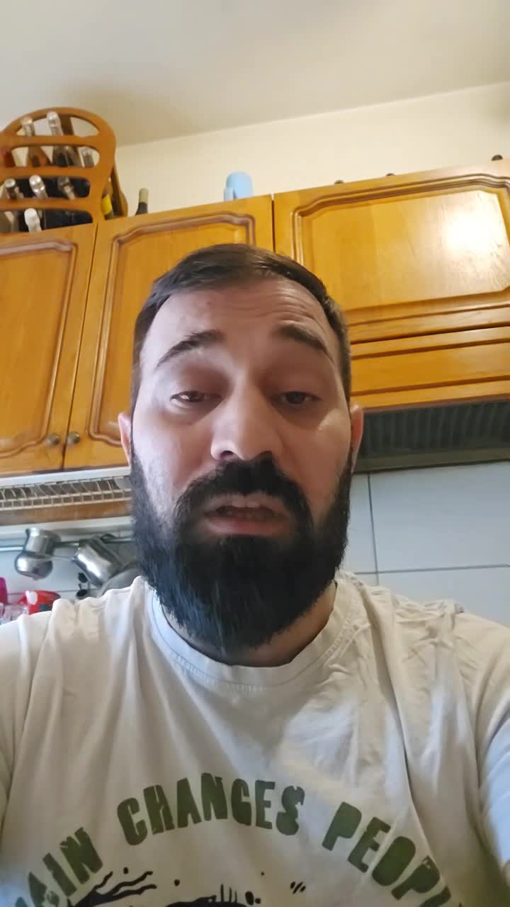 Haideți să ne ajutăm reciproc doar așa putem să creștem vizualizarile și aprecierile,doar împreună putem reuși,fi-ți corecți și vom avea de câștigat.