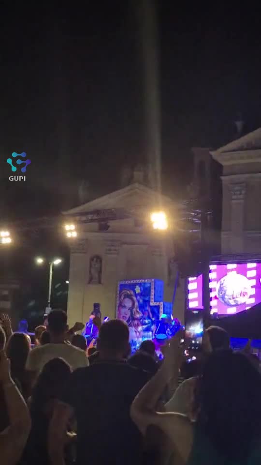 |||{"overlays":[{"text":"Dacă ea rămâne, e proastă. Dacă pleacă, e curvă. Dacă iartă, e slabă. Dacă nu iartă, e rea. Oricum o dai, tot ea e de vin ...\nDar voi, bărbaţii, sunteti niste\nsfinti fără păcate.\nNu?🤔","x":0.0558349609375,"y":0.029068649871439856,"fontSize":14.0,"color":4294967295,"isEmoji":false}]}