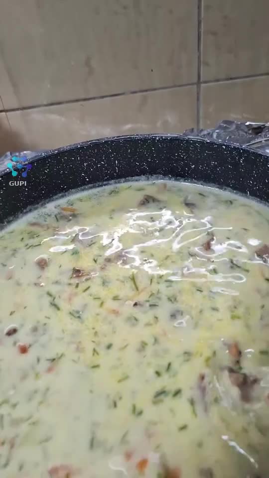 Ciorba de păstăi, cu jumeri proaspete de purcel și mult mărar verde!🤗