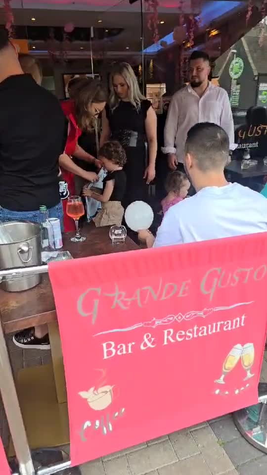Să înceapă petrecerea😍😍😍