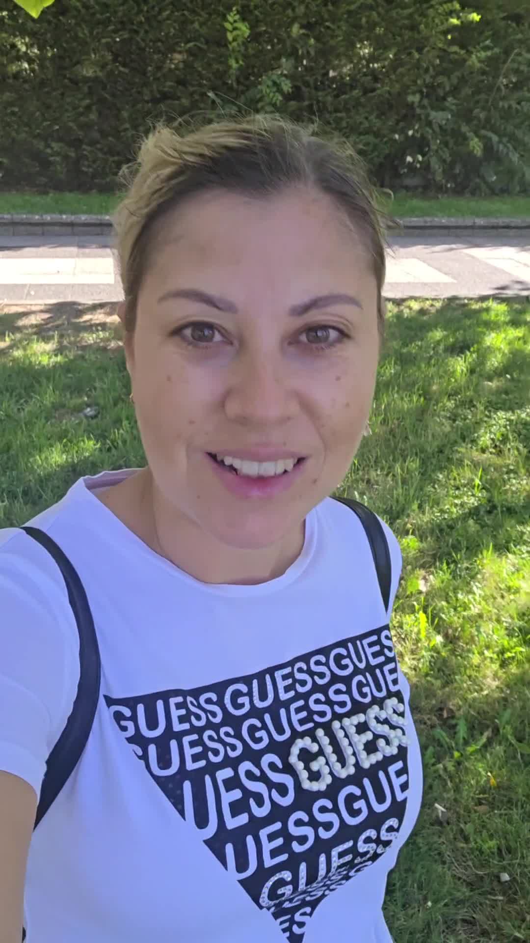 Încep un nou capitol aici și mă bucur să te am alături. 
O să-ți arăt, simplu și sincer, cum arată activitatea mea online.