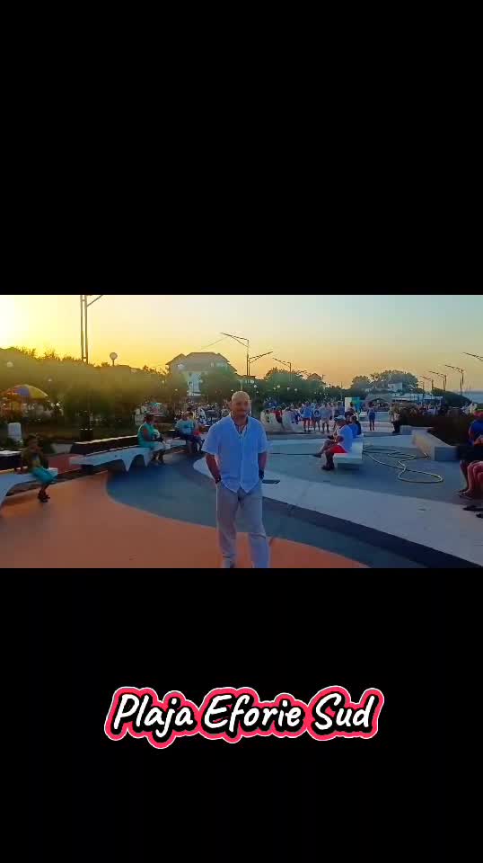 Faleza cazinoului din Eforie Sud-în așteptarea începerii spectacolului.