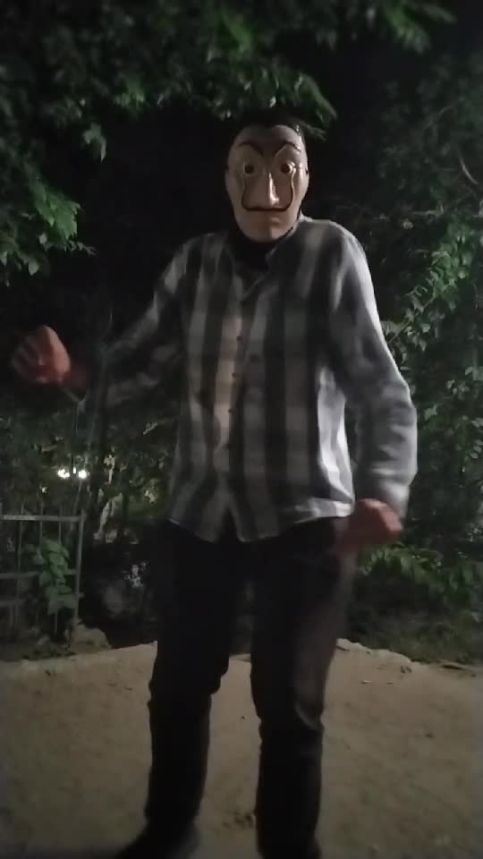 follow sa fac 100 de urmăritori va rog