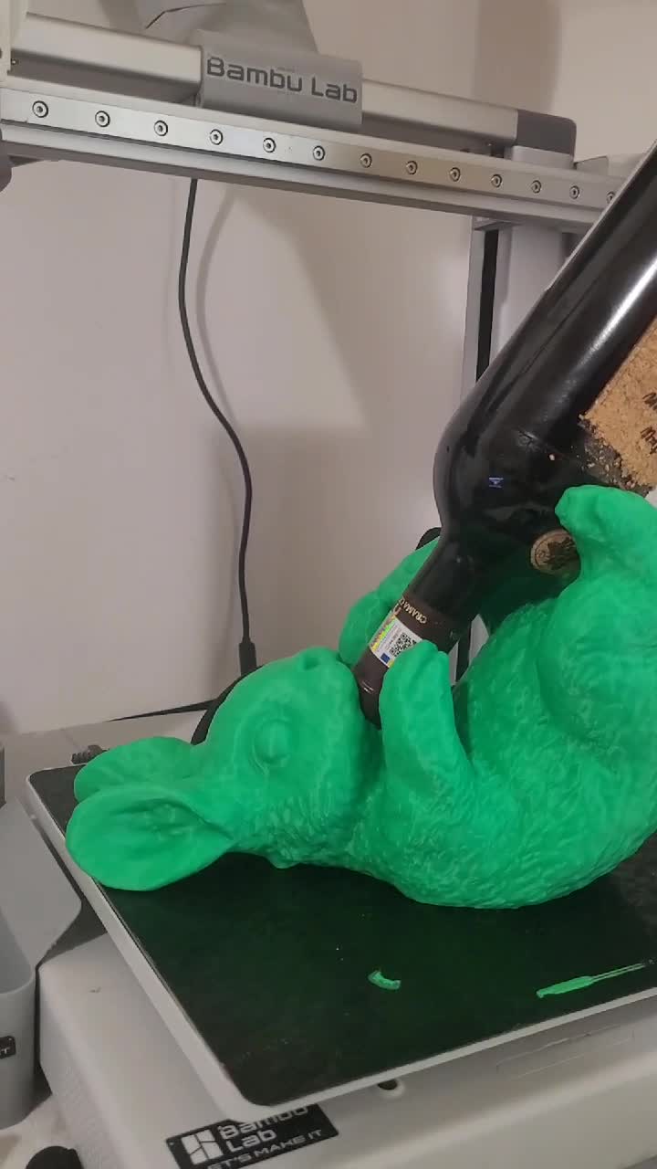 Anu' asta iepurasul nu mai vine, e la crasma din sat😅