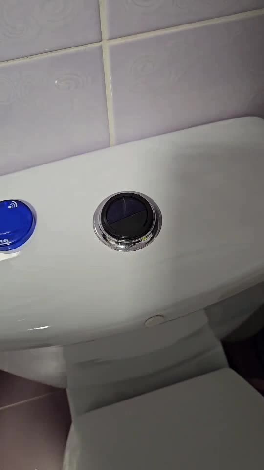 Tehnologie în baie!
Uită de butoane și atingeri!
Mecanismul WC cu senzor fără atingere!
www.eviastore.ro