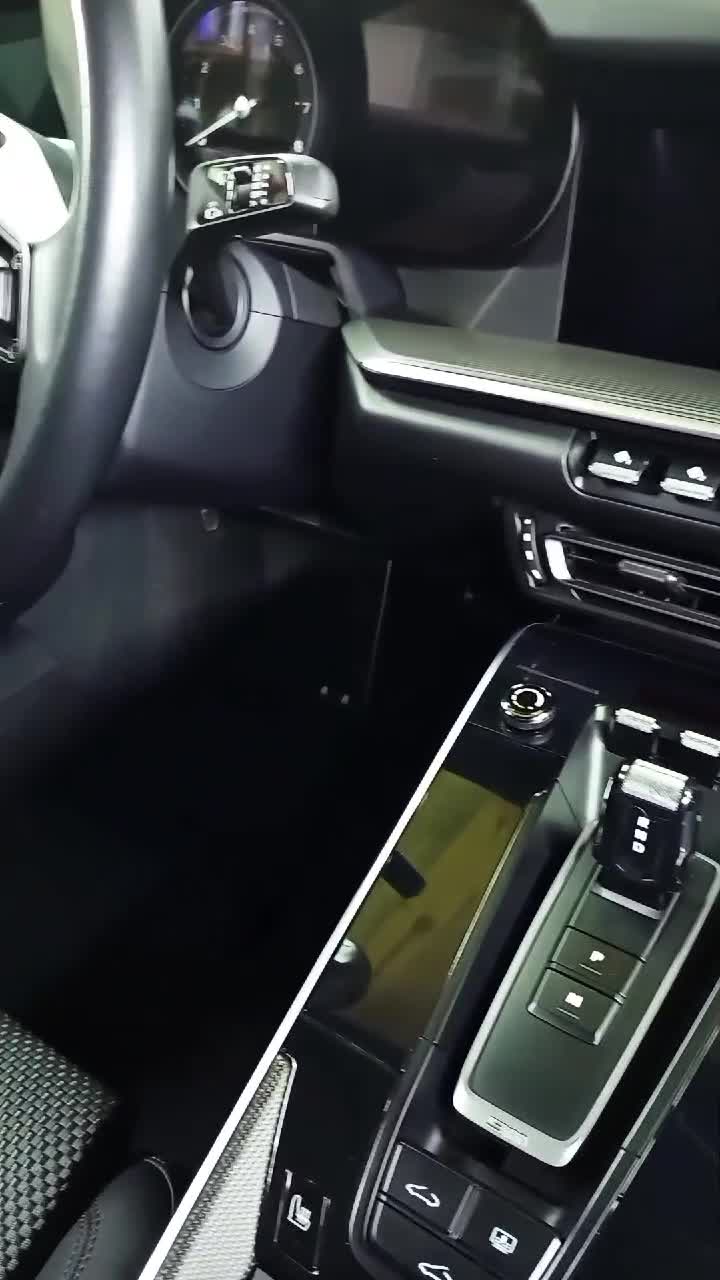 Porsche Carrera 4S înainte și după Detailing interior 
Da volum tare sa auzi ceva frumos ❤️
