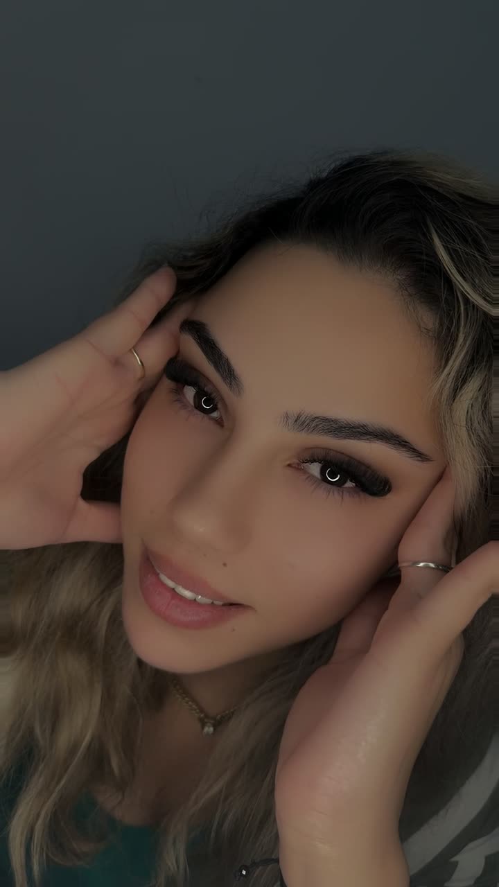 ✨ Beautiful lashes, beautiful confidence! ✨A fresh set of lashes to enhance your natural beauty and give your eyes that gorgeous, effortless look.