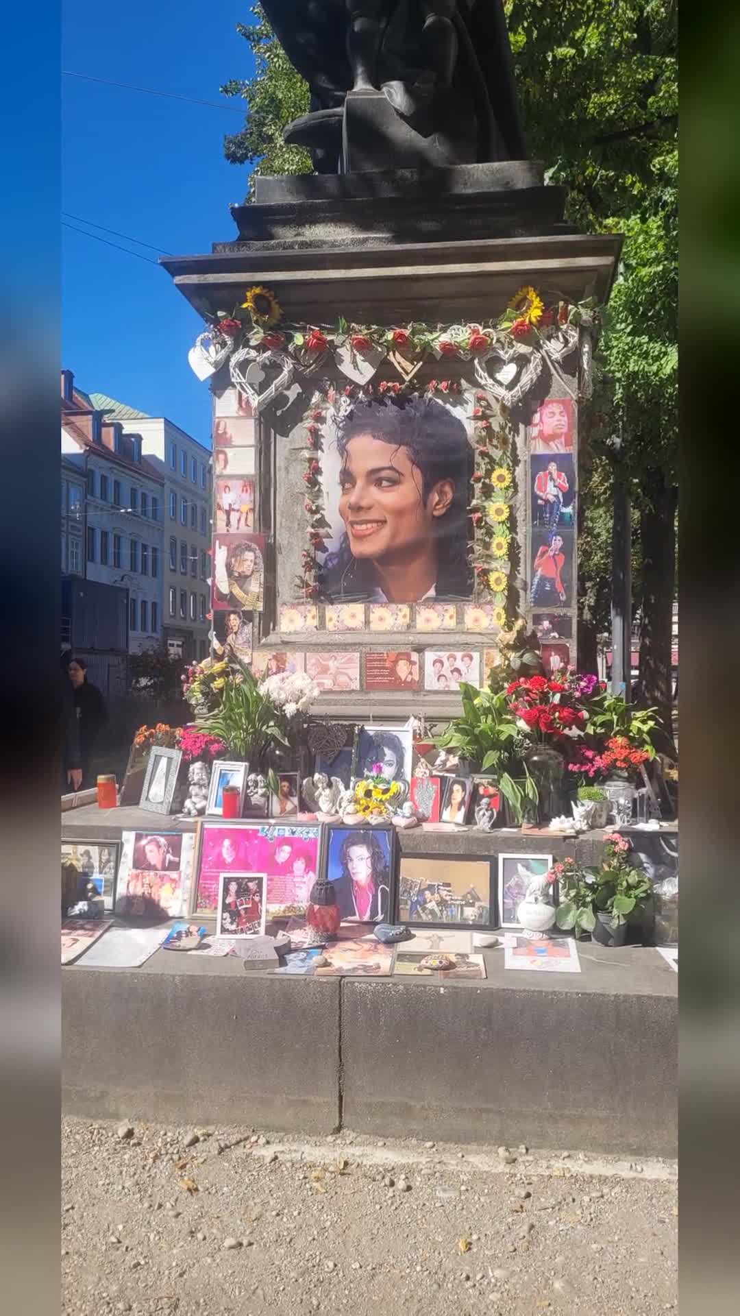 În memoria lui Michel💐💐💐|||{"overlays":[{"text":"lidersuflet69suflet","x":0.43549004226434423,"y":0.9509964064031362,"fontSize":16.02476945517047,"color":4294901760,"isEmoji":false}]}