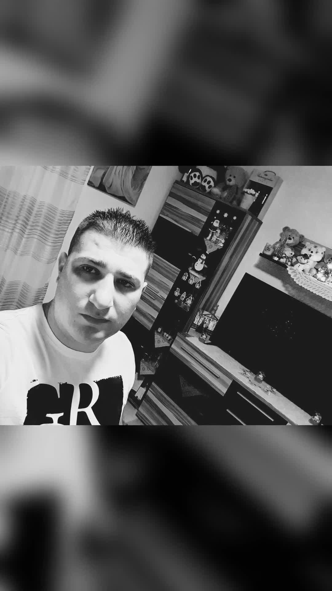 |||{"overlays":[{"text":"Pentru sustinere un fallow dau back","x":0.019580078124999994,"y":0.1673421804784563,"fontSize":26.0,"color":4294967295,"isEmoji":false}]}