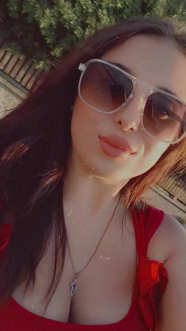 |||{"overlays":[{"text":"Haideți cu o urmărire, dau înapoi 🥰","x":-0.06817129629629637,"y":0.02926575698505532,"fontSize":26.0,"color":4294967295,"isEmoji":false}]}