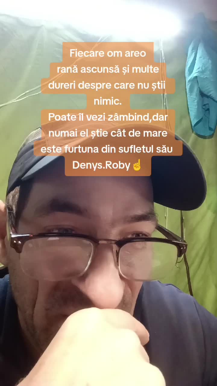 Fiecare dintre noi avem cate o poveste dura in sufletele noastre ,nu mai judecați pt că mâine poate nu mai ai șansa să judeci nu știi ce aduce ziua de
