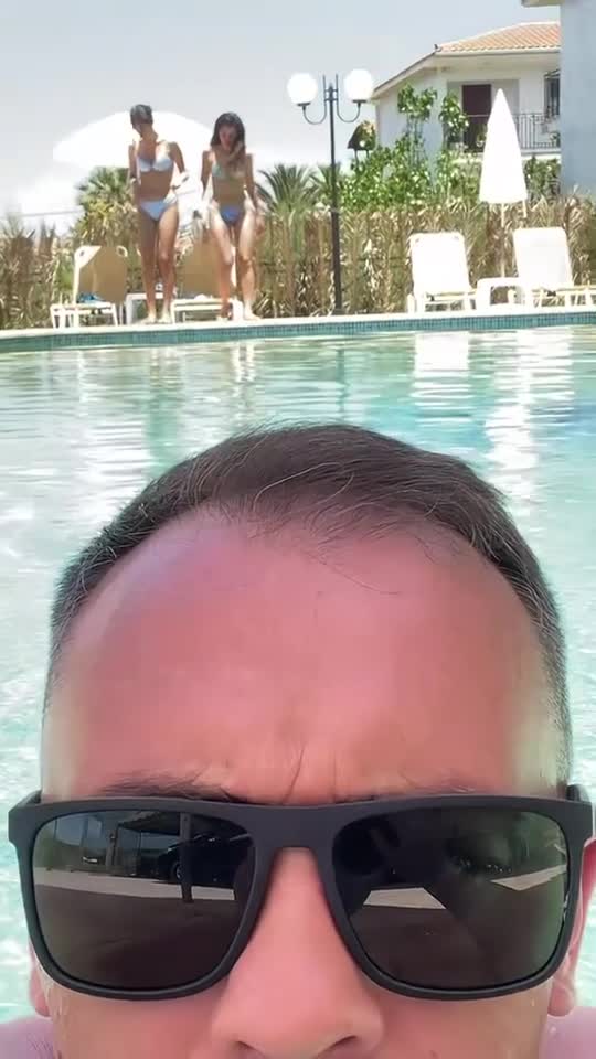 la piscină cu fetele