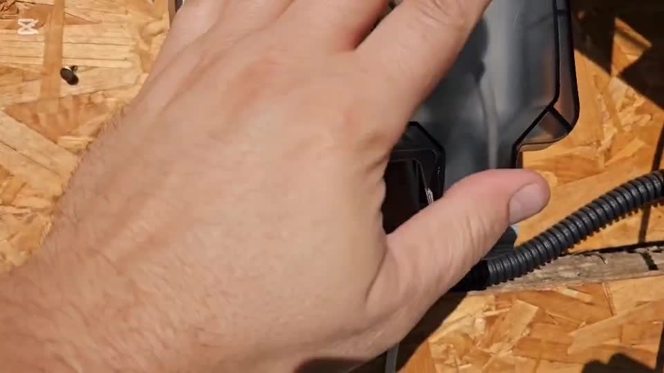 Test real cu priza IP66 – rezistă la orice!
Mulțumim clientului nostru curajos — priza IP66 a trecut testul! 😅