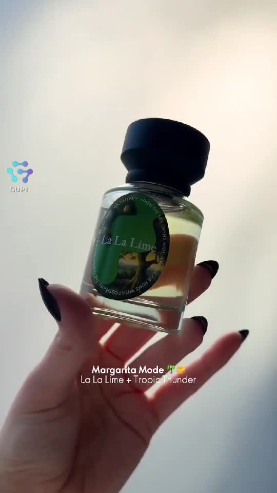 TOP SCENTS – parfumuri pentru cei care nu vor să miroasă „ca toată lumea”.
Patru variante, patru personalități: 💙 Neon Oud – intens, misterios, cu per