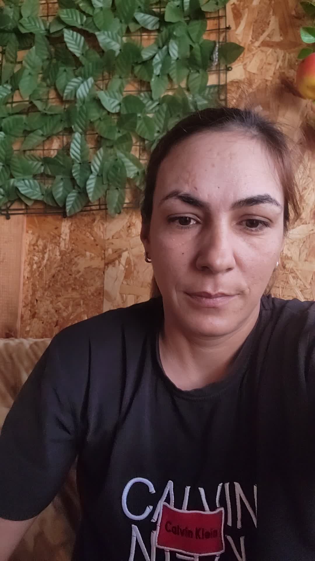 Lipseste Cineva Acum