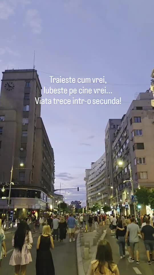 Viata nu asteapta pe nimeni. 
Secunda asta e tot ce conteaza.