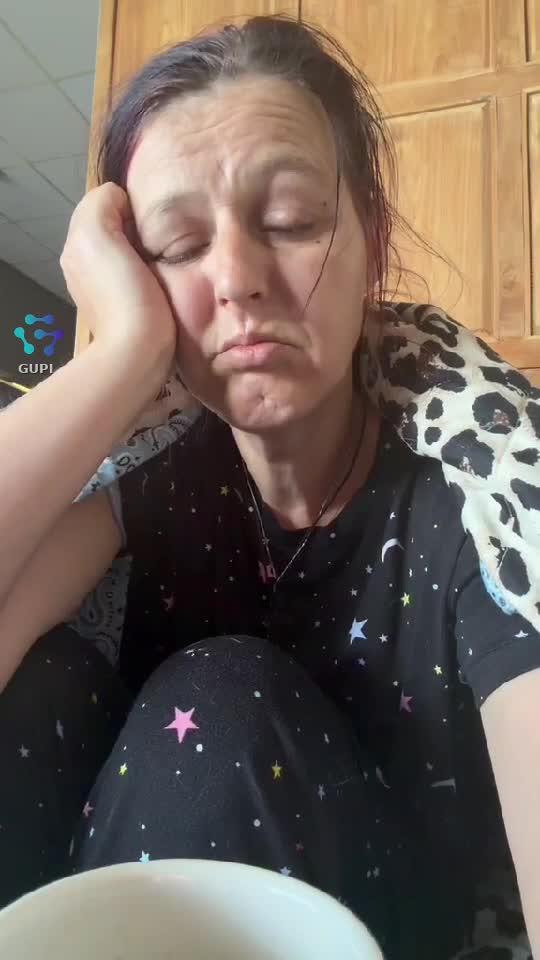 Dimineața am nevoie de vreo 2 ore și 2 cafele ca să-mi pornească și creierul 😂☕
Mai e cineva ca mine sau doar eu mă trezesc pe bucăți? 🤣