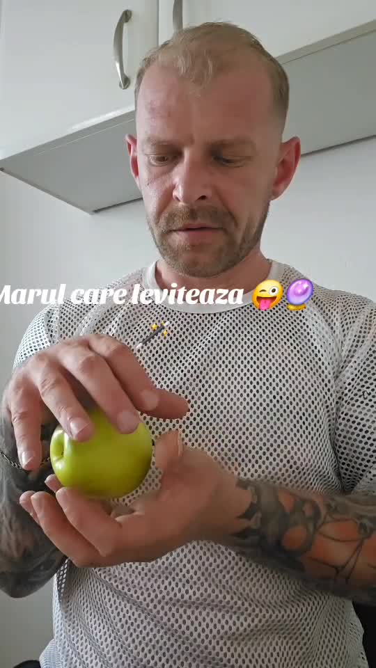 Mărul care leviteaza