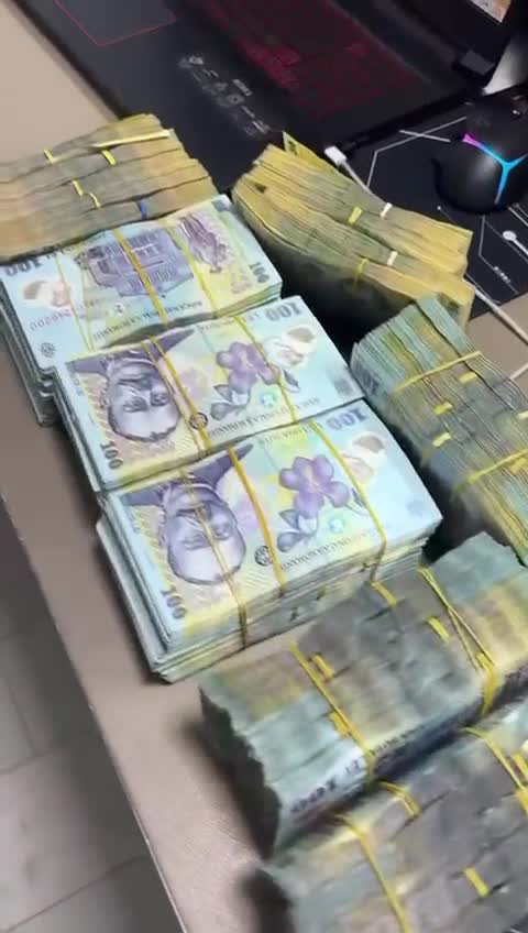 ✅A venit și moșul 😂😂
✅Cine vrea din ăștia comentariu, vă rog ❤️‍🔥😊🙃