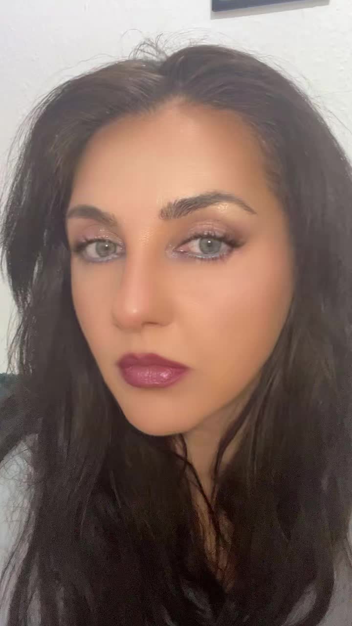 |||{"overlays":[{"text":"Don’t be shy in makeup","x":0.07179487179487187,"y":0.8127699530516432,"fontSize":18.306648648521715,"color":4294967295,"isEmoji":false}]}