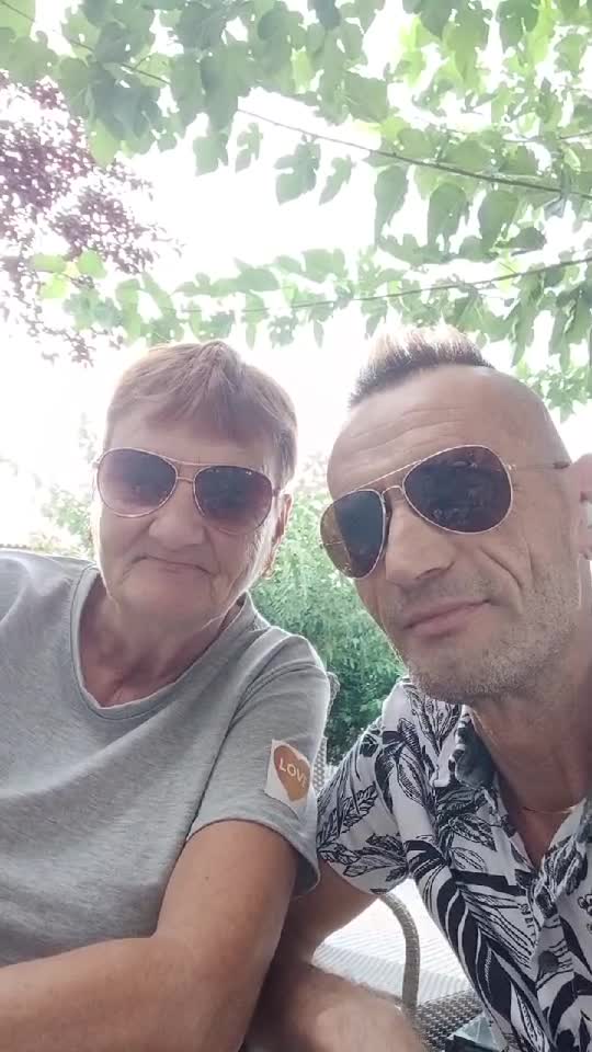Cu iubita mea la un suc rece 🍹🍹🍹🍹🍹🍹foarte cald,respect din partea noastră 🙏🙏🙏🙏🥰🥰🥰🥰🥰♥️♥️♥️😘😘😘!