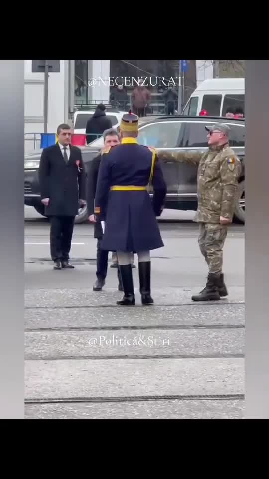 Nicușor Dan a dat onorul