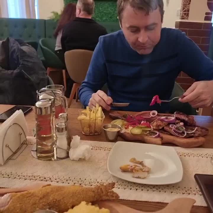 locație din Brașov.
unde sunt aici?😃🙋‍♂️