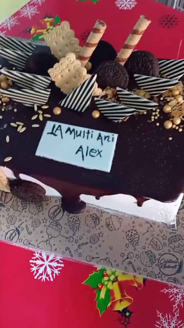 Felicitări cu împlinirea vârstei de 17 ani unui om minunat! Îți doresc ca viața ta să fie fericită, inima ta să fie bună, sufletul tău să fie deschis.