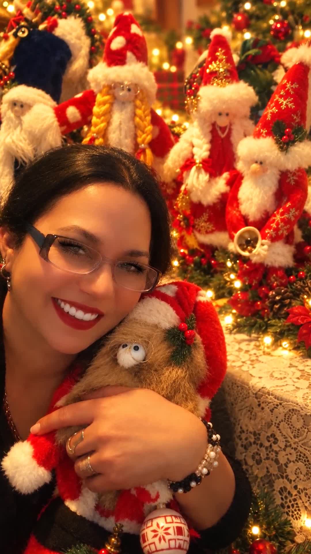 Tina  creator handmade creează ornamente de Crăciun cu grijă, răbdare și suflet, aducând farmec fiecărui colț de  casă., ,