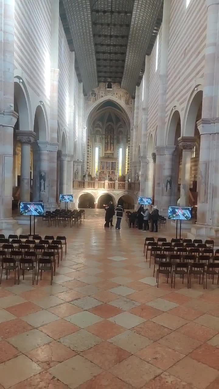 Interiorul Bisericii San Zeno din Verona🕍    ții
