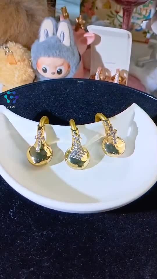 Suntem pe cale să lansăm o cască Bluetooth în formă de cruce, tip bijuterie. Care îți place? Tu decizi!JewelPods C3,eMAG Bine ați venit la cumpărare.