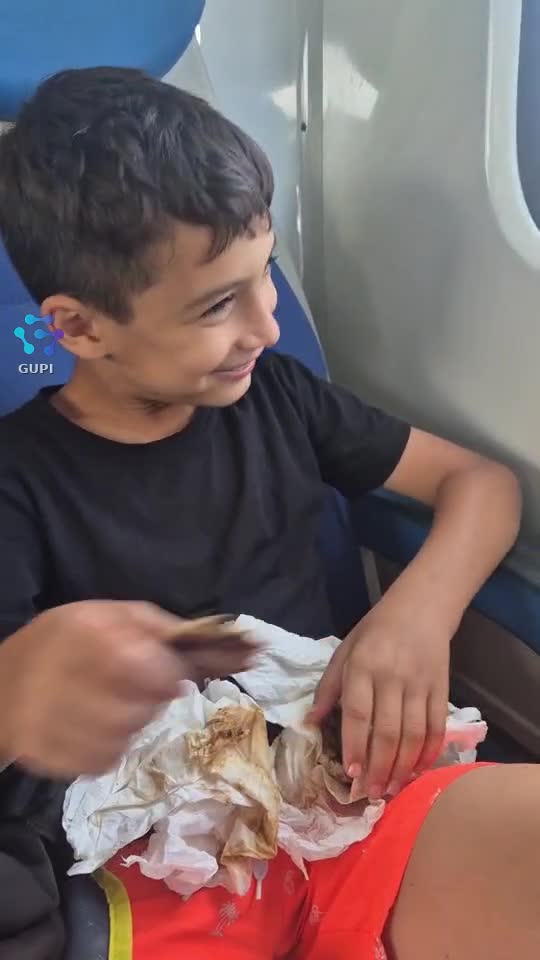 si noi ca baieti in tren