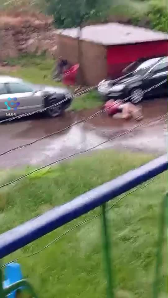 distracție în ploie cu iubirea mea ❤️❤️❤️❤️❤️te iubesc mult mult