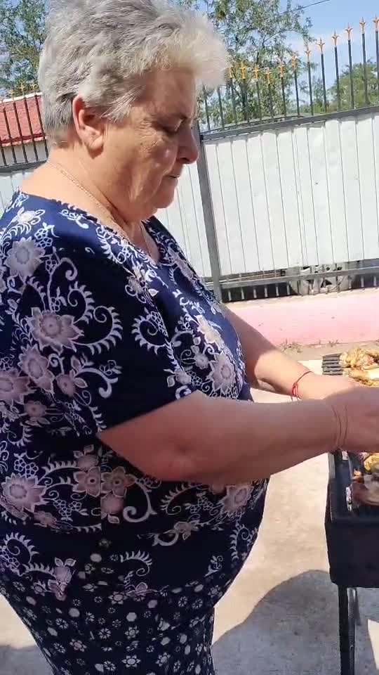 sunt la cumetri acasă