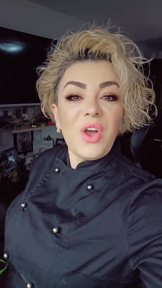 Vă pupă moldoveanca 😘