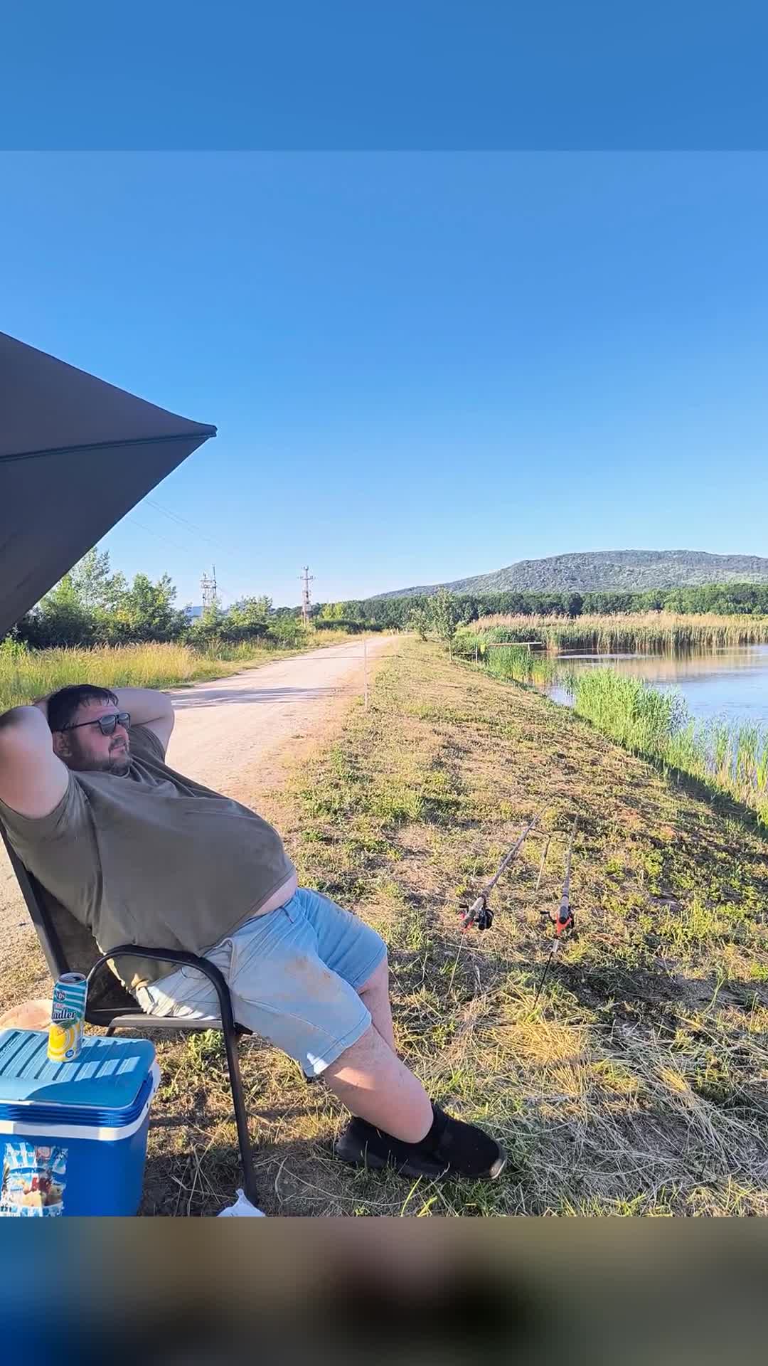 relaxare la pescuit 🎣|||{"overlays":[{"text":"🤣","x":0.5728958695023147,"y":0.2550020458265139,"fontSize":48.0,"color":4294967295,"isEmoji":true}]}