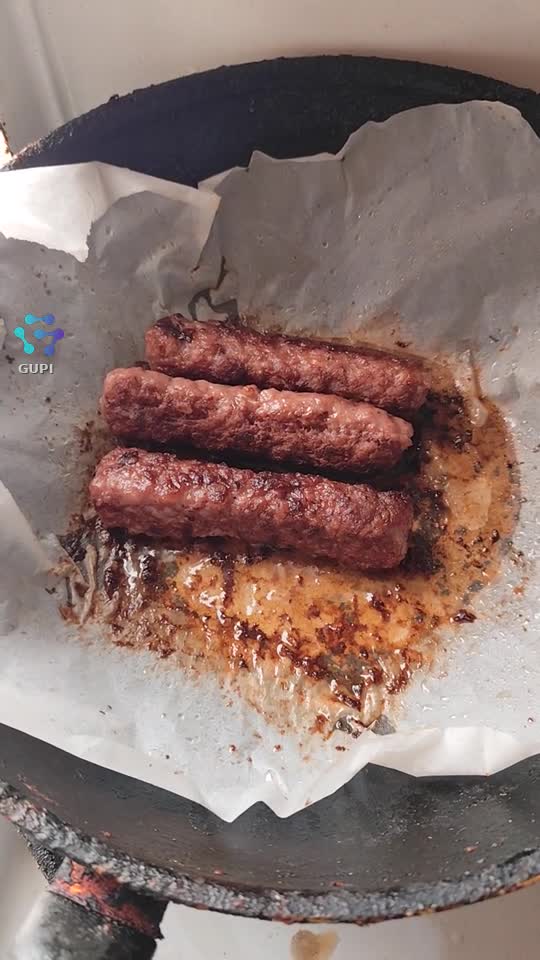 mici gătiți la aragaz.